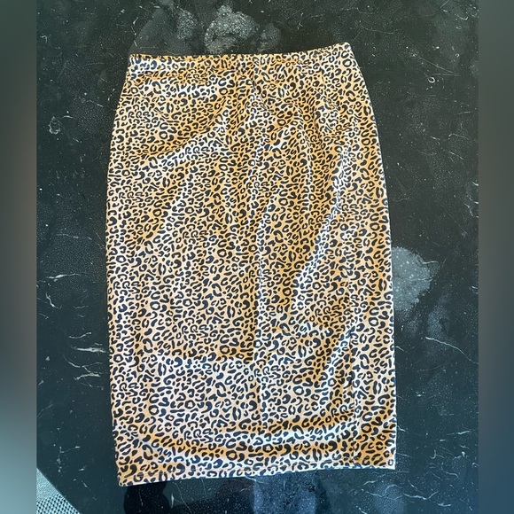 Like new! Storq Size 3 Maternity Pencil Skirt - Picture 2 of 3
